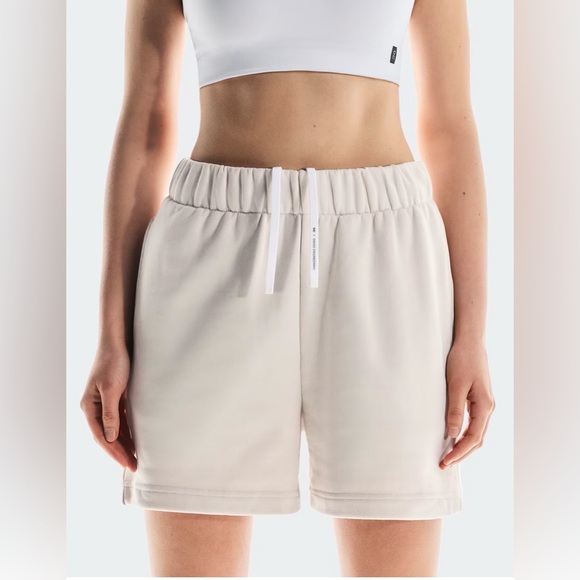 NWT On Club Shorts Silver Size XS - Picture 6 of 12